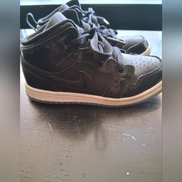 Nike Air Jordan 1 - Picture 3 of 6